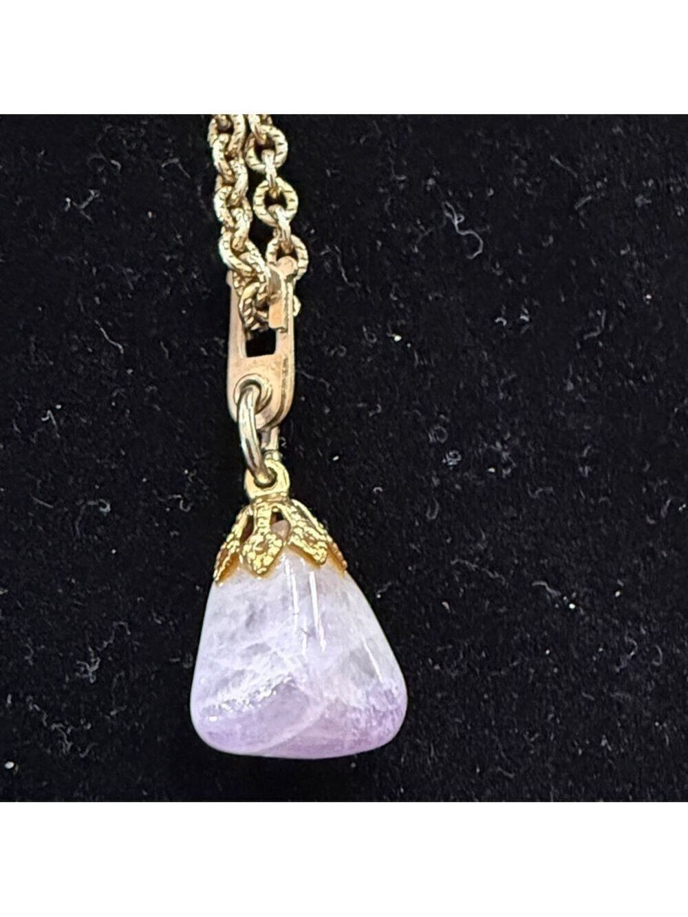 Vintage polished Amethyst stone pendant necklace in gold tone chain